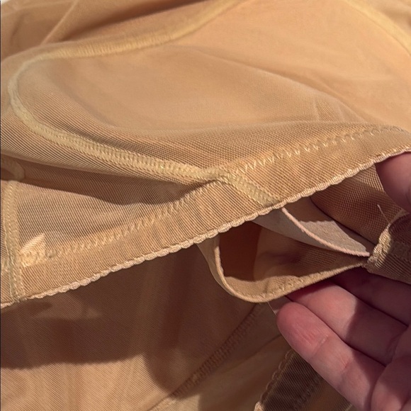 NWOT High-Waisted Shapewear Shorts Removable Pads for Hips - Picture 2 of 5